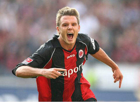 Anyone's Legend 在 LPL 2025 年第二轮小组赛中领先