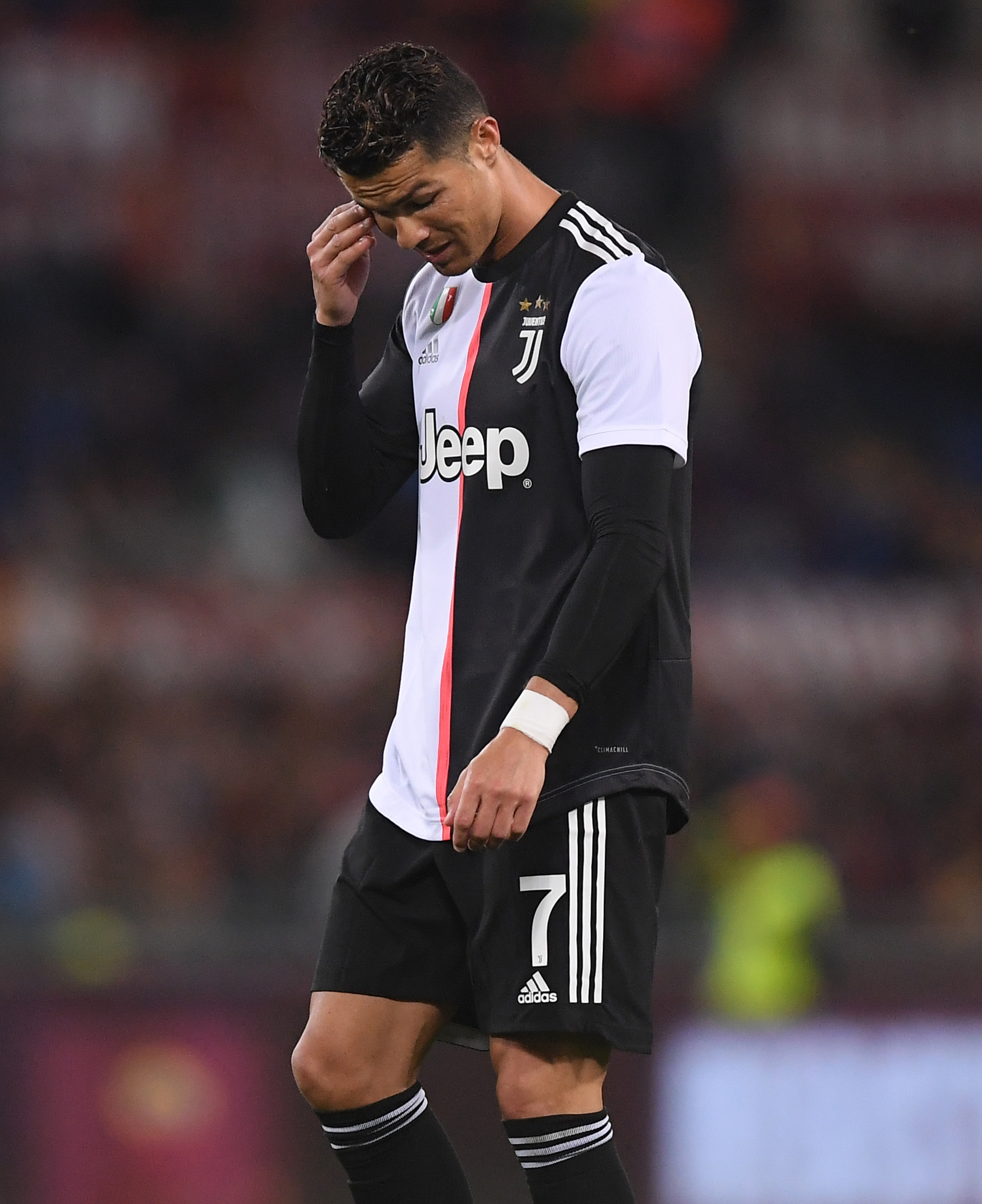 Team WE 是冠军！ Team WE 击败了 Anyone's Legend ，赢得了新赛季的第一场小比赛胜利