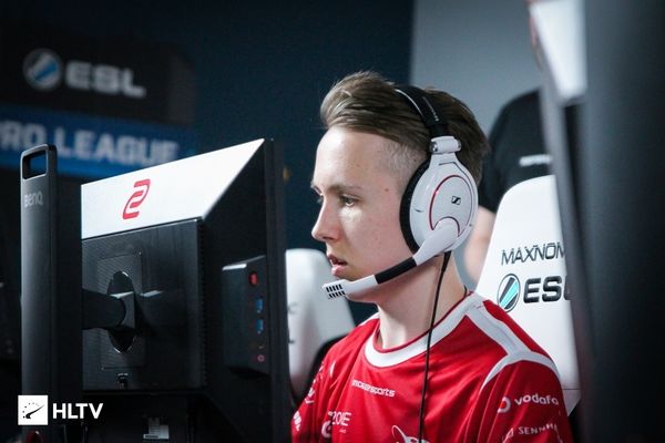 你不知道吗？外国媒体报道说 369 很可能会加入 Anyone's Legend ，因为与Aixiao关系密切。Aixiao回复：666